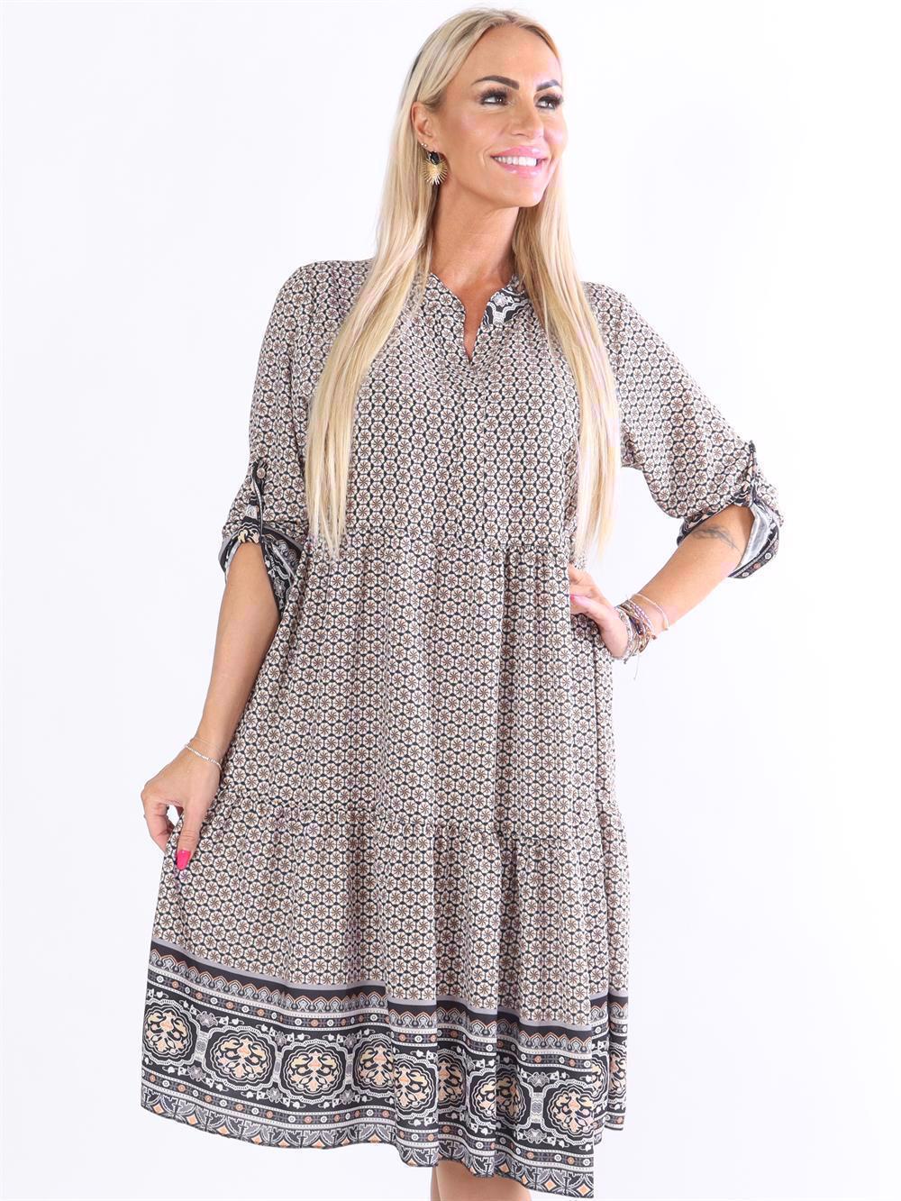 Lana - Mønstret kjole med lag på lag look